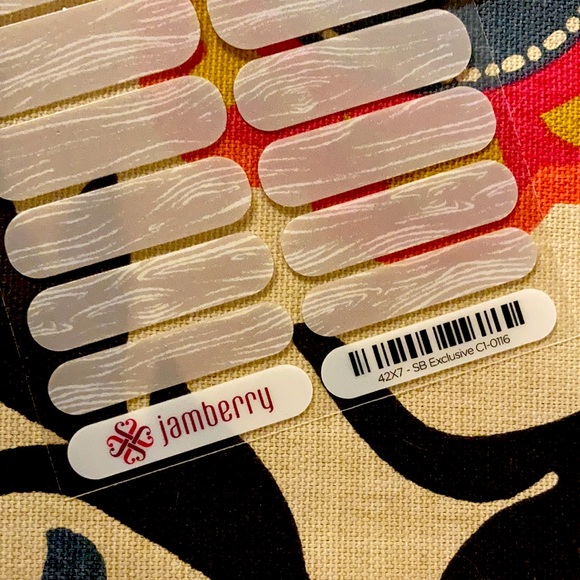 ✨ 3/$20 ✨ Jamberry | Stylebox Exclusive C1-0116 - Picture 2 of 2